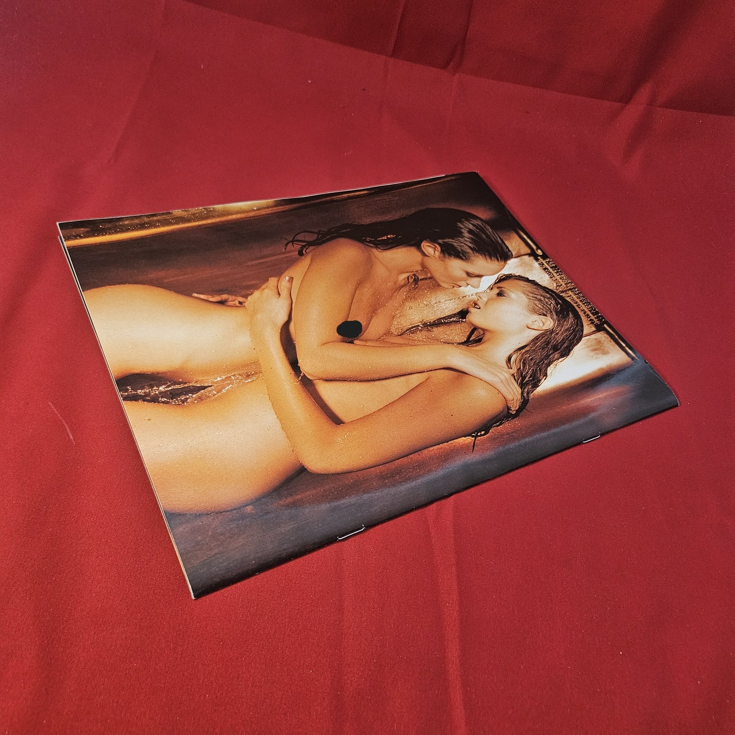 Loaded Magazine Supplement Girl on Girl KAMA SUTRA 2004 (1315) Glamour Models