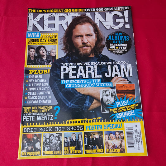 Kerrang! Magazine 26 September 2009 (1376) Pearl Jam My Passion Poster Steel Panther Green Day