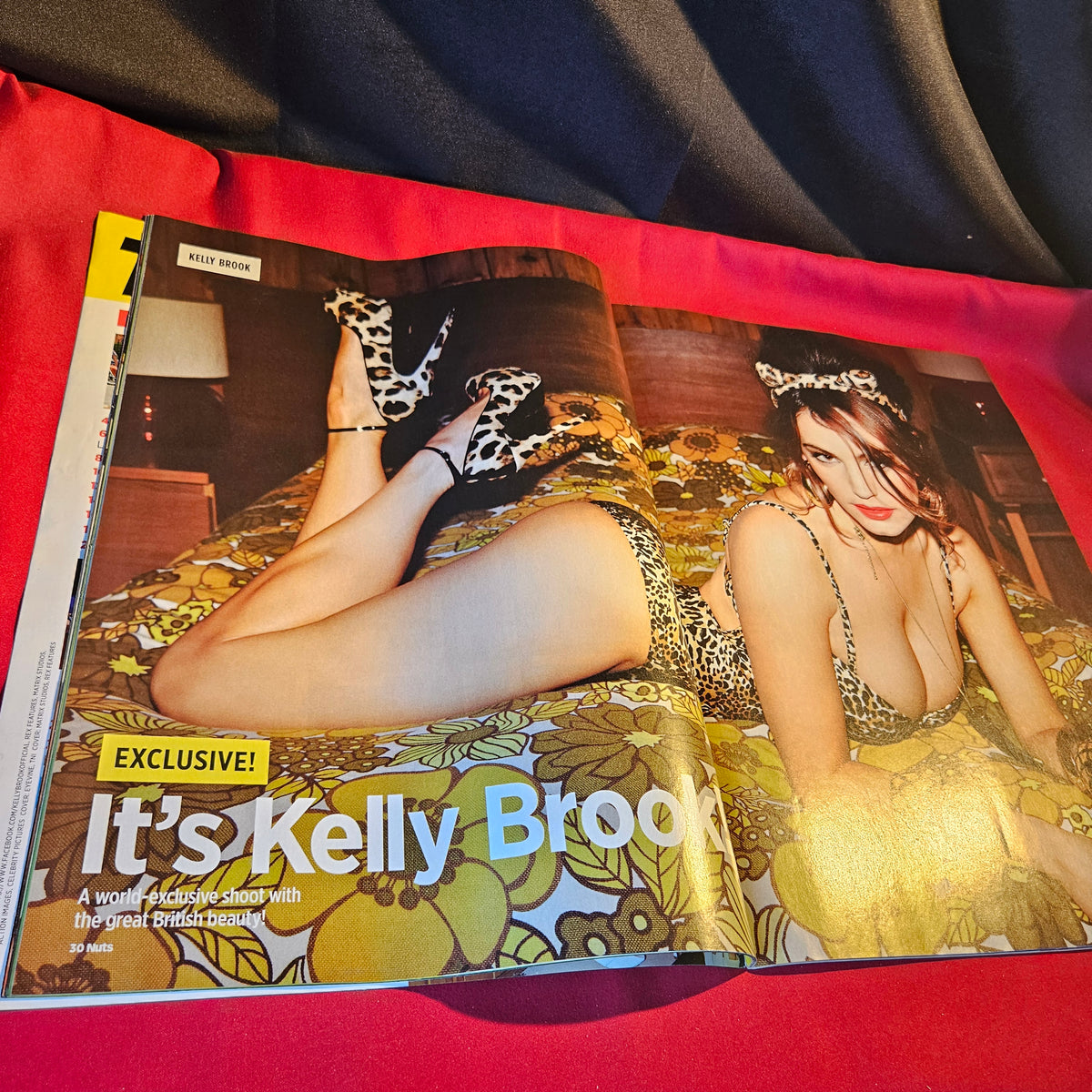 Nuts Magazine 17-23 August 2012 Kelly Brook Rhian Sugden Lucy Collett SKU1538